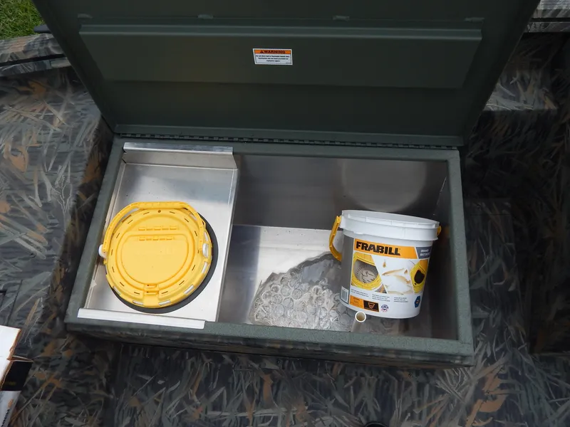 Slide: The Image of Polar Kraft SPORT X 190 CC 2024 livewell with Frabill bait bucket. - 9