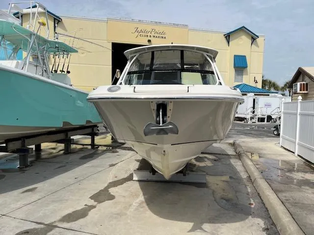 Slide: The Image of 2018 Boston Whaler 270 Vantage at Jupiter Pointe Club & Marina. - 3