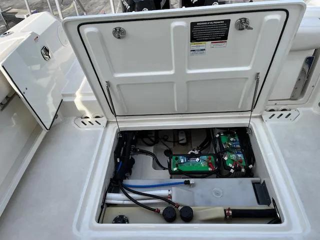 Slide: The Image of 2018 Boston Whaler 270 Vantage open hatch showing battery compartment and wiring. - 34