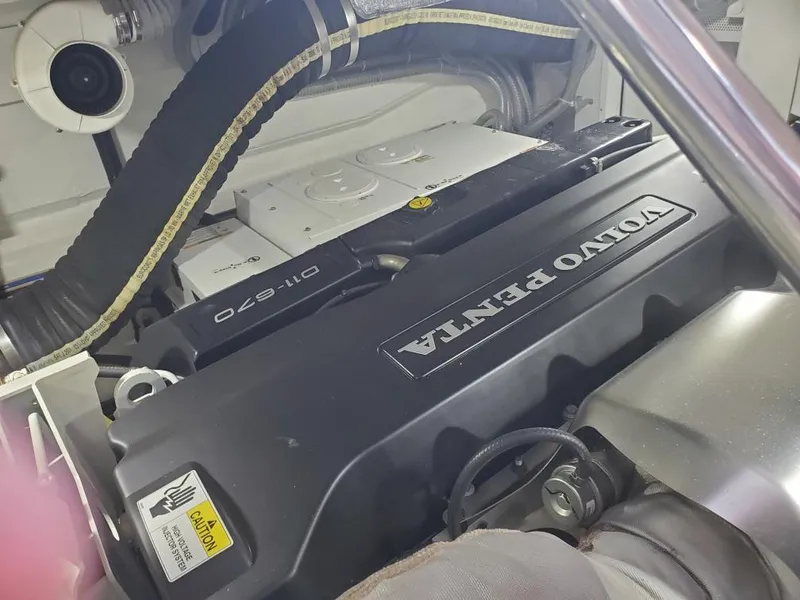 Slide: The Image of Volvo Penta engine in a 2020 Galeon 500 Fly yacht. - 24