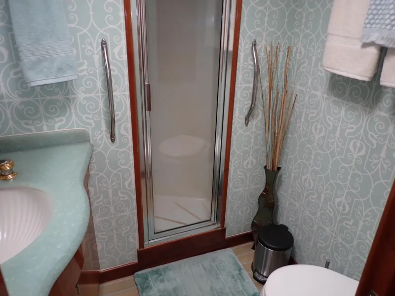 Slide: The Image of Hatteras 60 SOMETHING FISHY - Master Head - 11