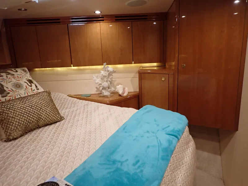 Slide: The Image of Hatteras 60 SOMETHING FISHY - VIP Stateroom - 14