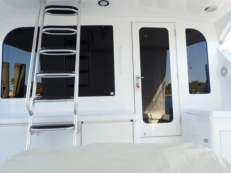 Slide: The Image of Hatteras 60 SOMETHING FISHY - Cockpit - 19