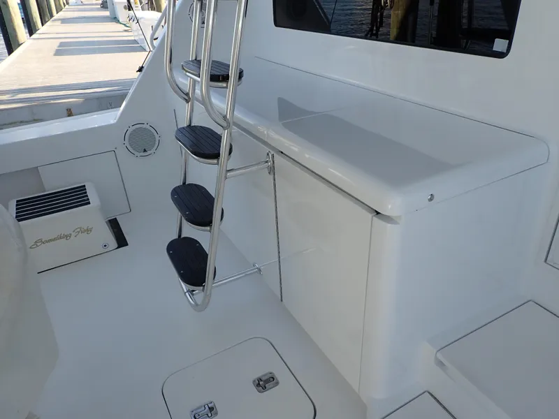 Slide: The Image of Hatteras 60 SOMETHING FISHY - Cockpit - 20