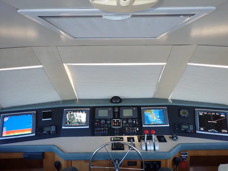 Slide: The Image of Hatteras 60 SOMETHING FISHY - Enclosed Flybridge Helm - 22