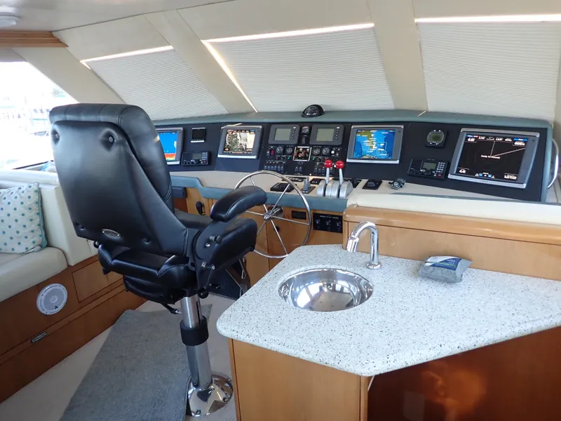 Slide: The Image of Hatteras 60 SOMETHING FISHY - Flybridge Helm Station - 26