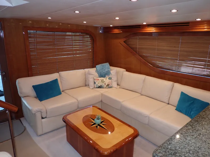 Slide: The Image of Hatteras 60 SOMETHING FISHY - Salon Seating - 3