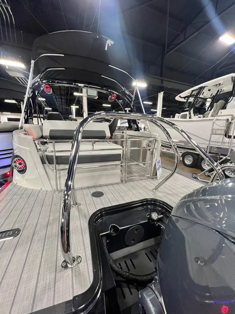 Slide: The Image of 2024 Sylvan G5 CLZ DC Arch Tritoon with sleek design and modern features. - 15