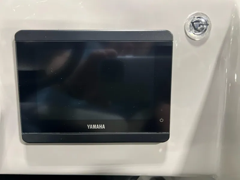 Slide: The Image of Yamaha display screen on 2024 Sylvan G5 CLZ DC Arch Tritoon boat dashboard. - 35