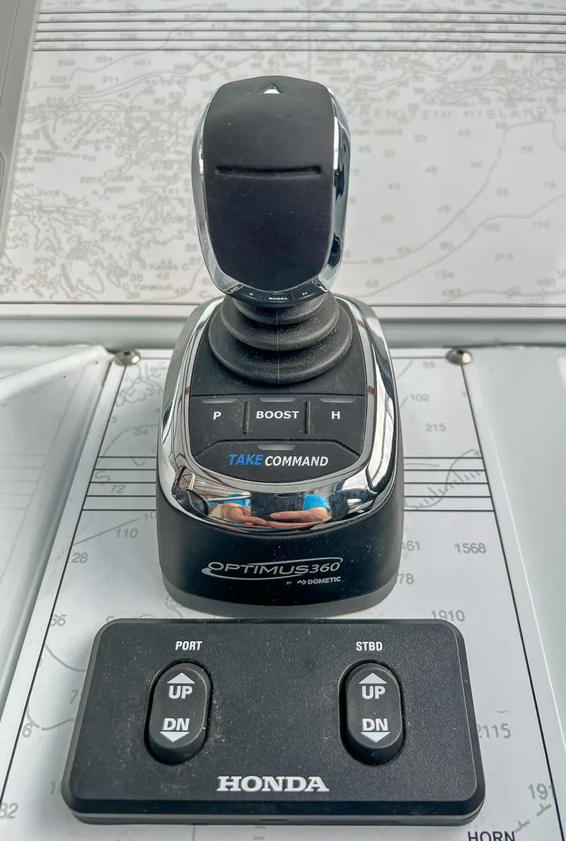 Slide: The Image of Hewescraft 290 Adventure 2026 - 12