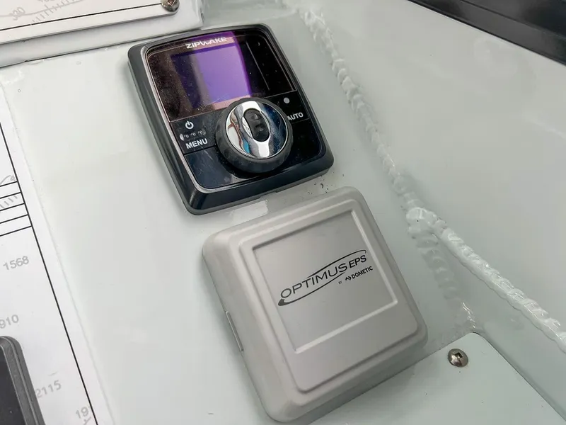 Slide: The Image of Hewescraft 290 Adventure 2026 - 13