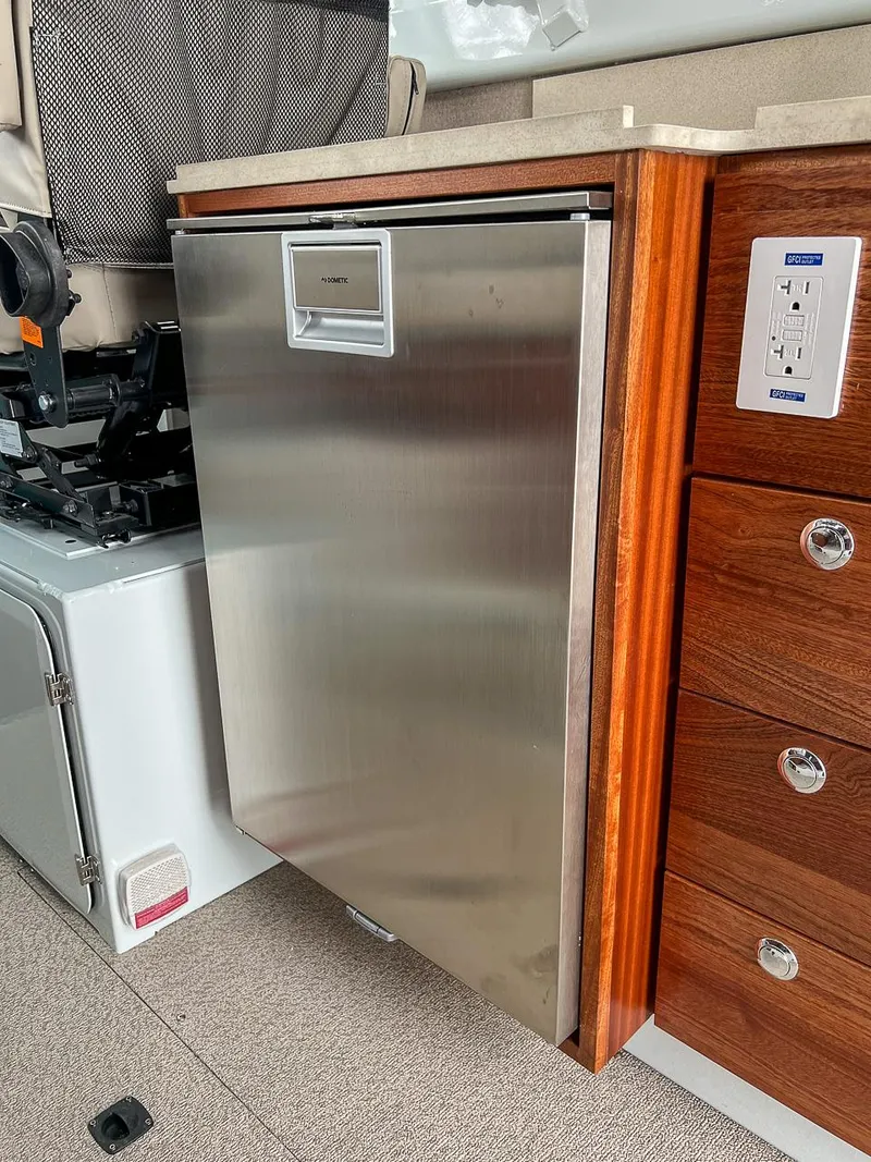 Slide: The Image of Hewescraft 290 Adventure 2026 - 19