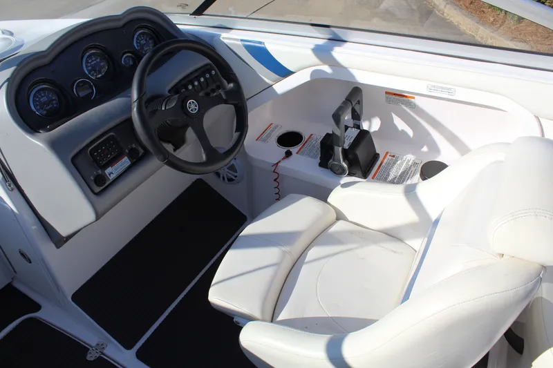 Slide: The Image of Yamaha SX230 2004 - 12