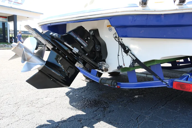 Slide: The Image of 2007 Tahoe Q6 SF boat stern with propeller and outboard motor. - 12