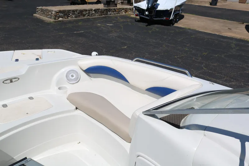 Slide: The Image of 2007 Tahoe Q6 SF boat interior with white and blue seating. - 22