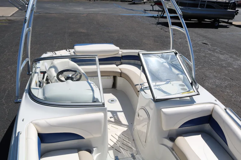 Slide: The Image of 2007 Tahoe Q6 SF boat interior with seating and steering wheel. - 25
