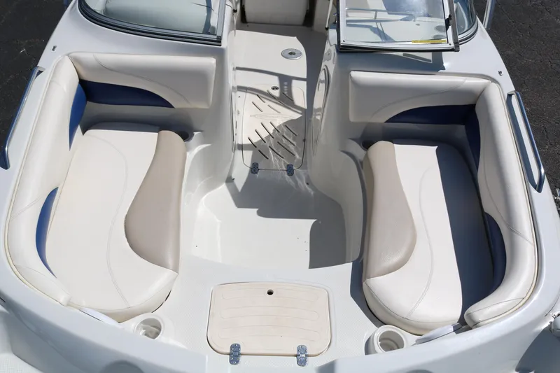 Slide: The Image of 2007 Tahoe Q6 SF boat interior with white and blue seating. - 26