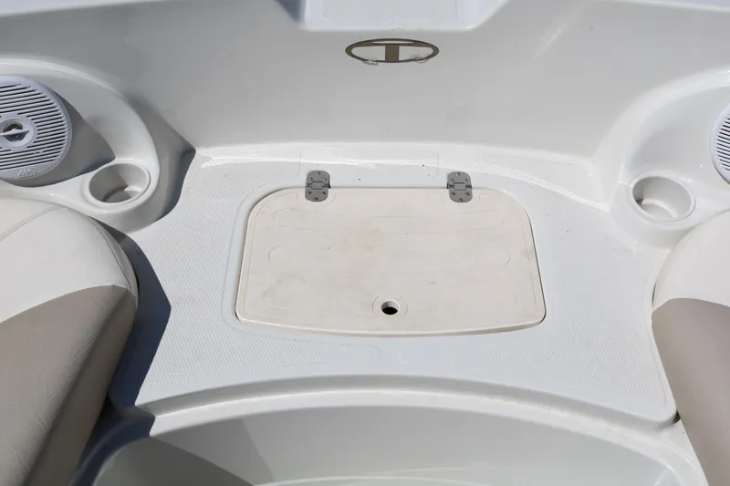 Slide: The Image of 2007 Tahoe Q6 SF boat interior storage compartment and cup holders. - 27