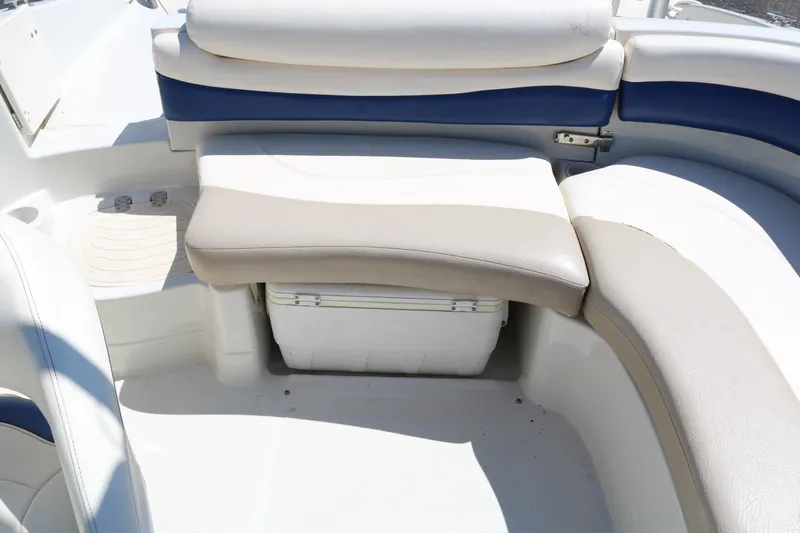 Slide: The Image of 2007 Tahoe Q6 SF boat interior seating with storage compartment. - 41