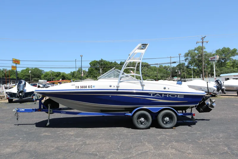 Slide: The Image of 2007 Tahoe Q6 SF boat on trailer in parking lot. - 7