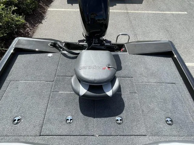 Slide: The Image of 2023 Vexus AVX181 boat deck with seat and storage compartments. - 14