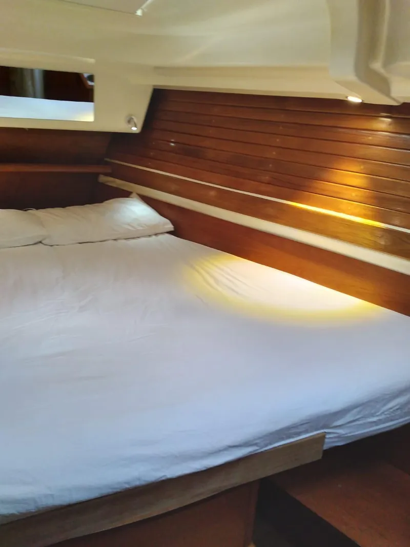 Slide: The Image of Interior of 2005 Jeanneau Sun Odyssey 40.3 with cozy bed. - 14