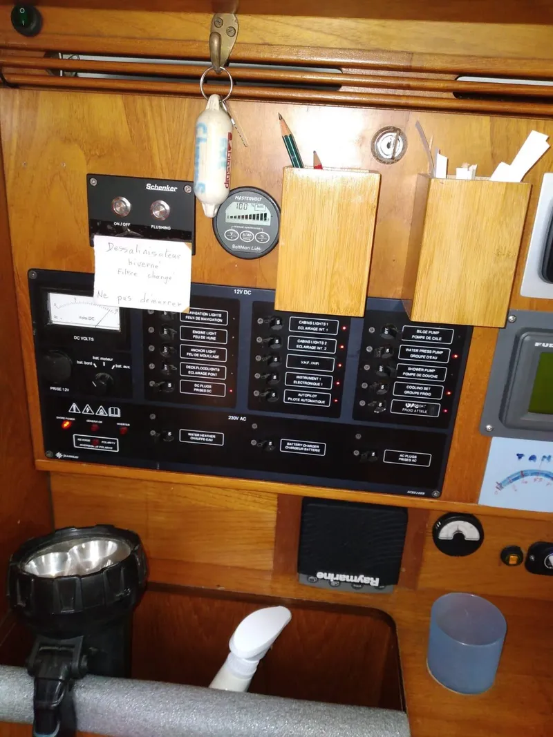 Slide: The Image of Control panel of Jeanneau Sun Odyssey 40.3, year 2005. - 15