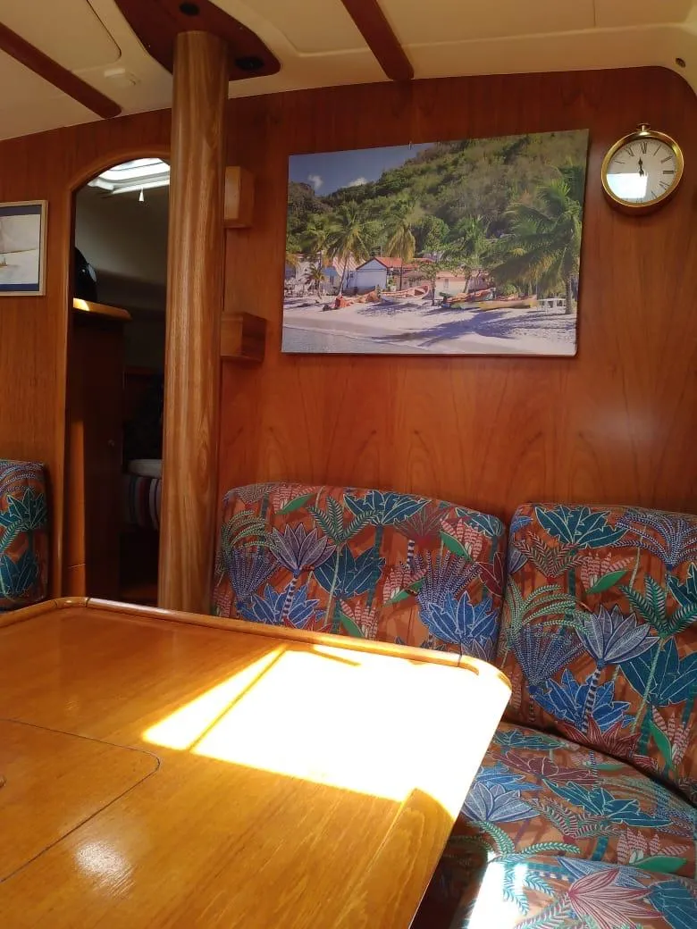 Slide: The Image of Interior of a 2005 Jeanneau Sun Odyssey 40.3 yacht. - 7