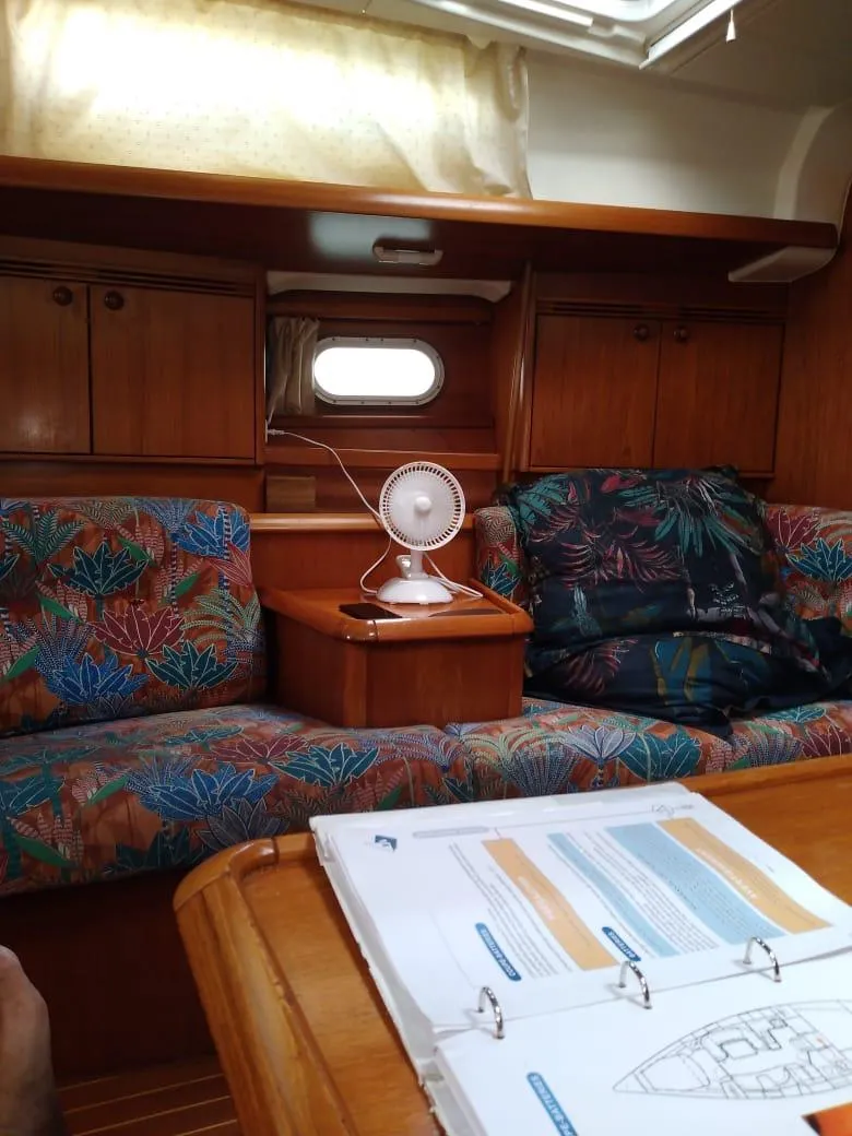 Slide: The Image of Interior of a 2005 Jeanneau Sun Odyssey 40.3 yacht. - 8