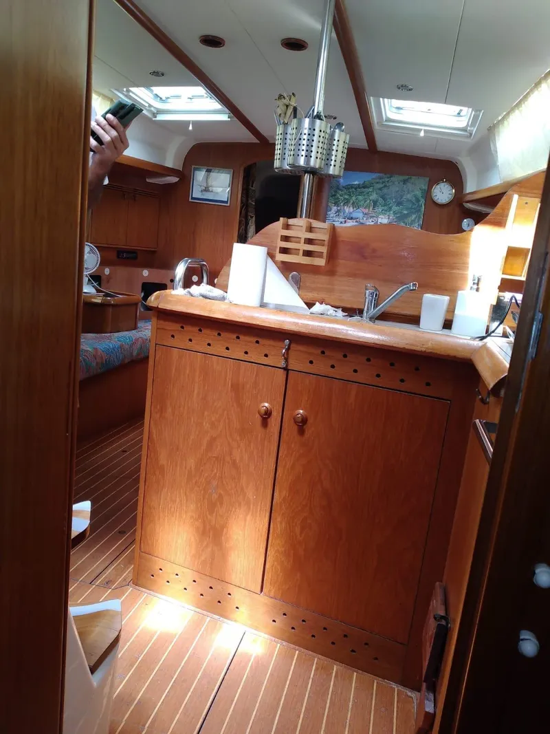 Slide: The Image of Interior of Jeanneau Sun Odyssey 40.3 yacht, year 2005. - 9