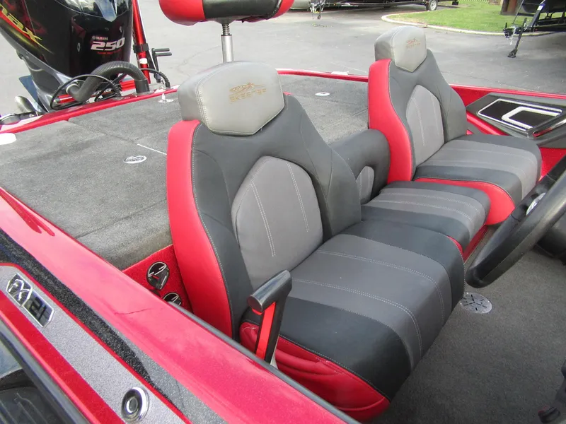 Slide: The Image of 2016 Skeeter FX 21 boat interior with red and gray seats. - 4