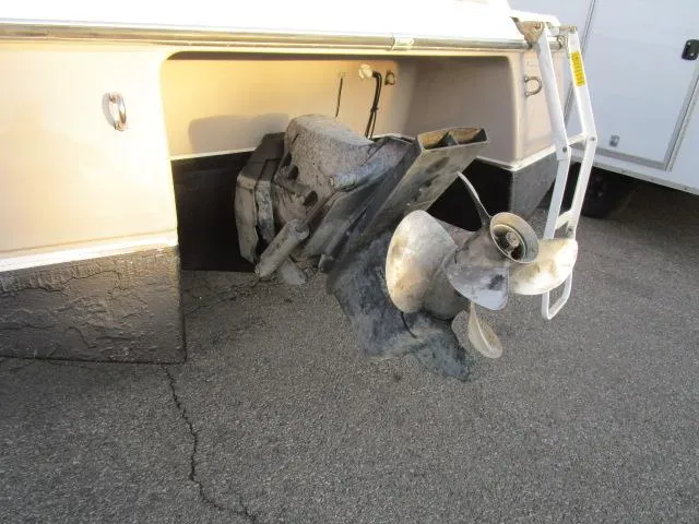 Slide: The Image of 1998 Four Winns 240 Horizon boat stern with propeller and ladder. - 14