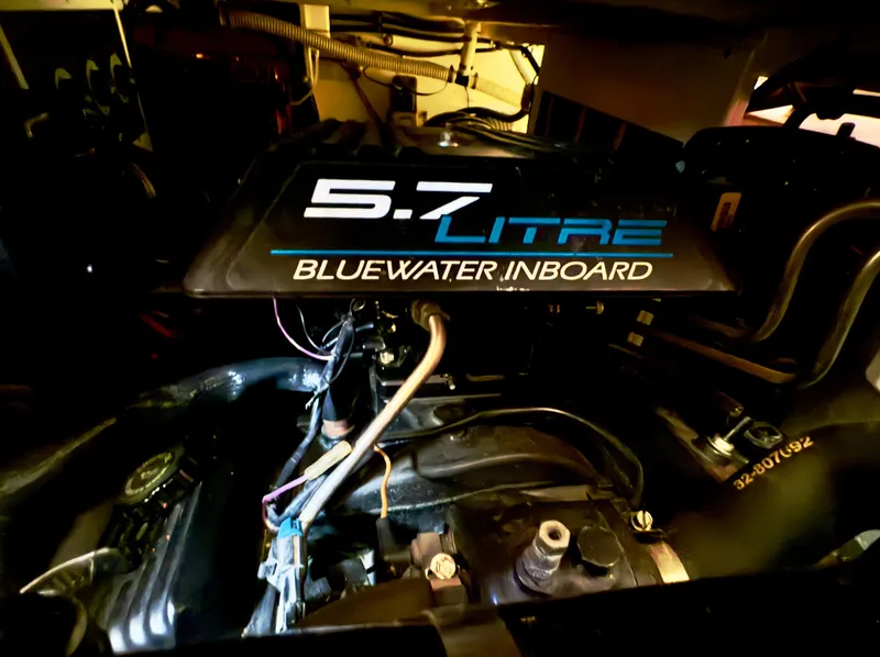 Slide: The Image of Engine of 1998 Bayliner 3388 Command Bridge Motoryacht, 5.7 Litre Bluewater Inboard. - 18
