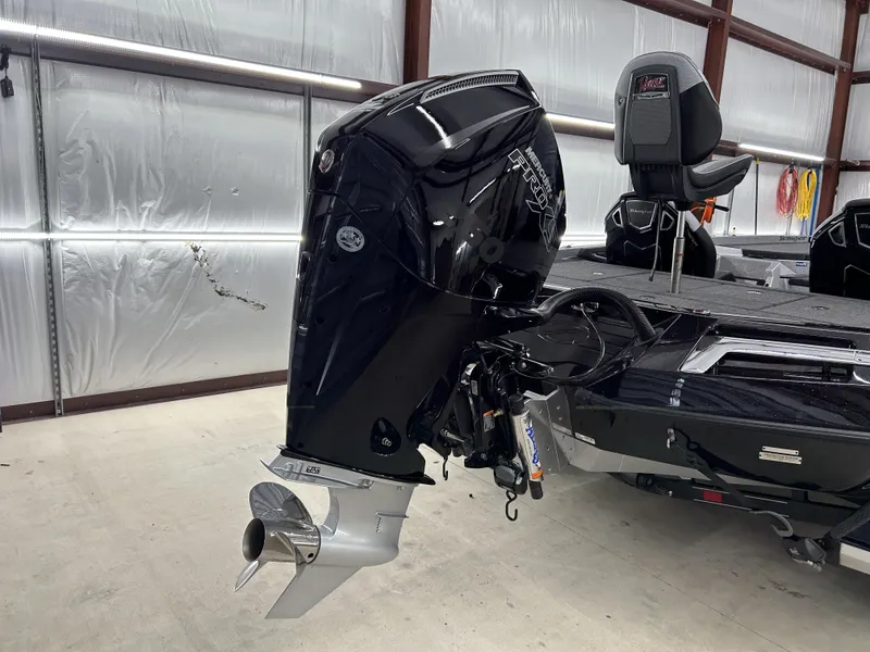 Slide: The Image of 2024 Ranger Z520R Ranger Cup Equipped boat with Mercury Pro XS outboard motor. - 4