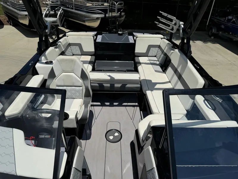 Slide: The Image of 2023 Heyday H-22 boat interior with spacious seating and modern design. - 3