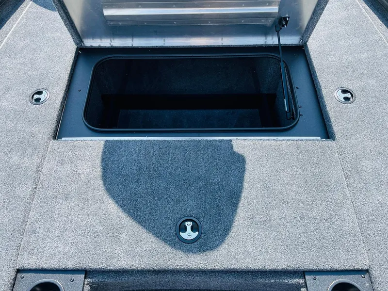 Slide: The Image of 2024 Tracker Pro Team 195 TXW Tournament Edition storage compartment. - 20