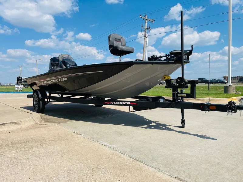 Slide: The Image of 2024 Tracker Pro Team 195 TXW Tournament Edition fishing boat on trailer. - 3