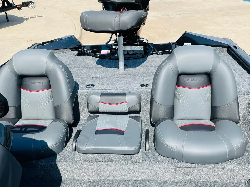Slide: The Image of 2024 Tracker Pro Team 195 TXW Tournament Edition boat seats and deck. - 33