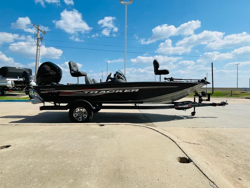 Slide: The Image of 2024 Tracker Pro Team 195 TXW Tournament Edition fishing boat on trailer. - 4