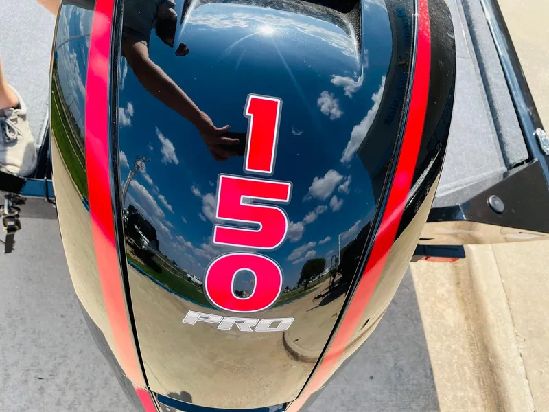Slide: The Image of 2024 Tracker Pro Team 195 TXW Tournament Edition boat engine with 150 HP. - 42