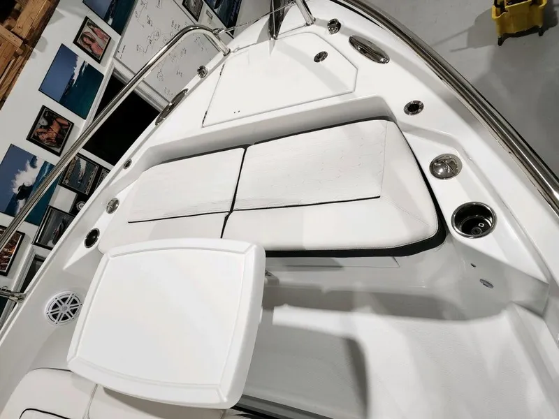 Slide: The Image of Wellcraft 355 Commuter 2024 - 57