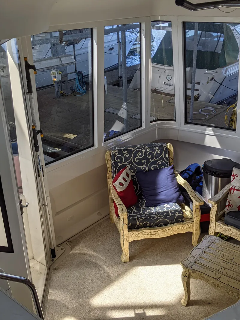 Slide: The Image of Interior of a 2000 Carver 506 Motor Yacht with cozy seating area. - 22