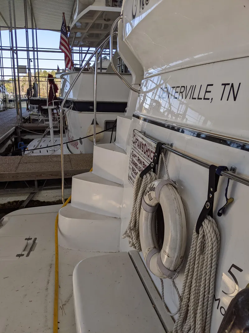 Slide: The Image of Carver 506 Motor Yacht 2000 docked in Waterville, TN. - 4