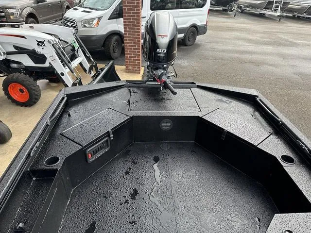 Slide: The Image of Avid 18 Commander 2025 - 20