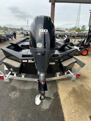 Slide: The Image of Avid 18 Commander 2025 - 26