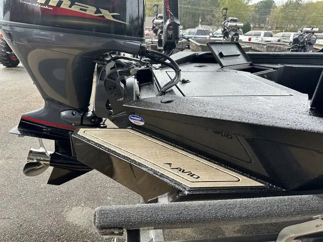 Slide: The Image of Avid 18 Commander 2025 - 6