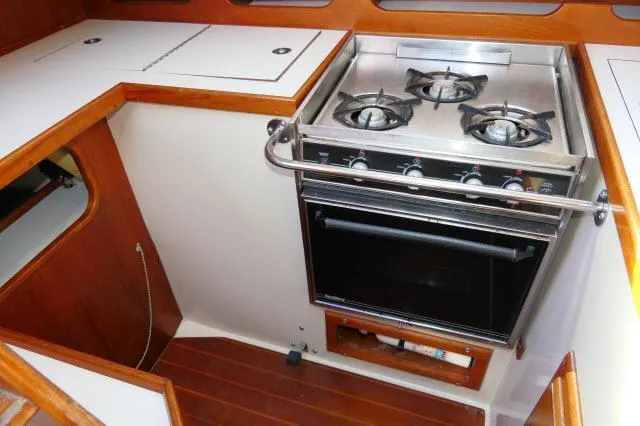 Slide: The Image of 1991 Catalina 36 yacht kitchen with stove and oven. - 15