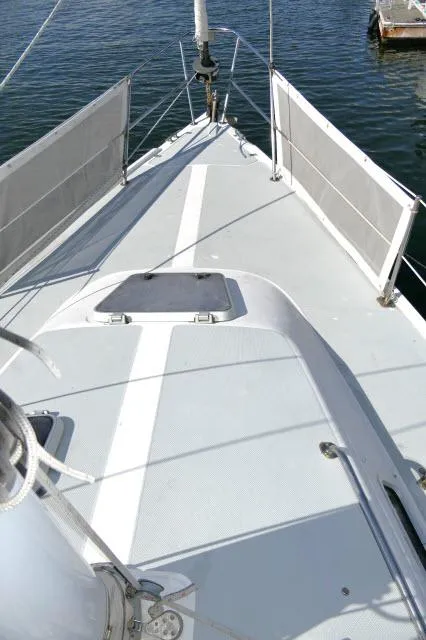 Slide: The Image of 1991 Catalina 36 sailboat deck view. - 48