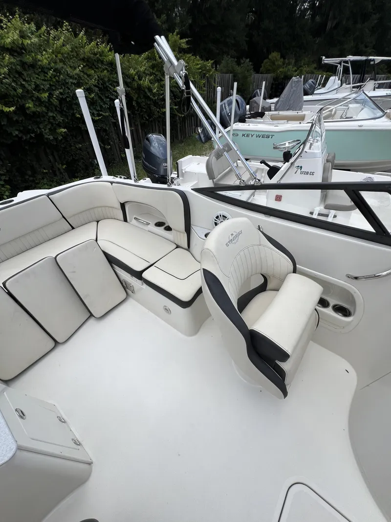 Slide: The Image of Stingray 231DC 2022 - 2