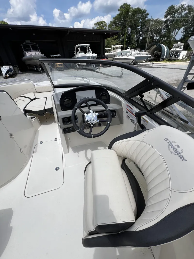 Slide: The Image of Stingray 231DC 2022 - 6